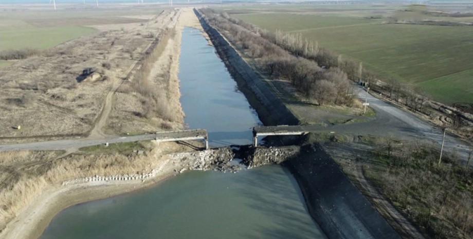 Взорванный мост и дамба на Северо-Крымском канале