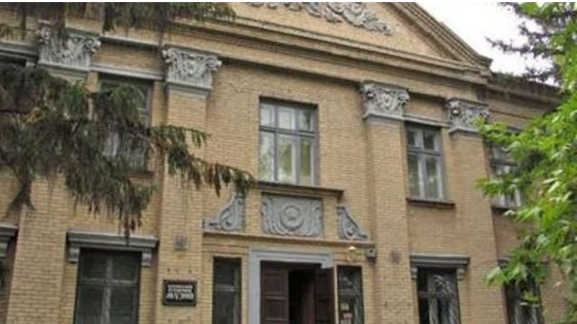 На фото: здание каховского исторического музея