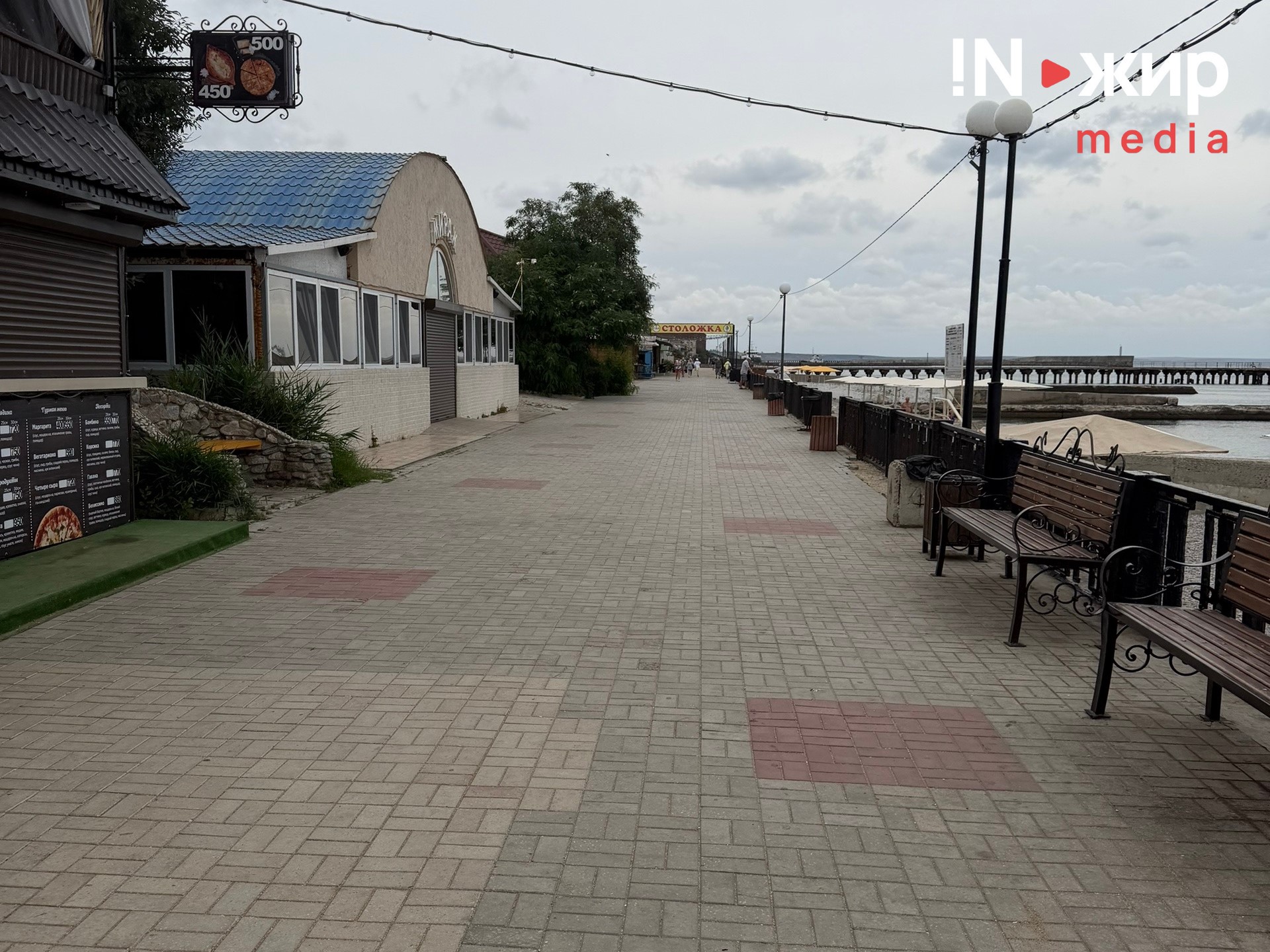 Порожня набережна. Приморський